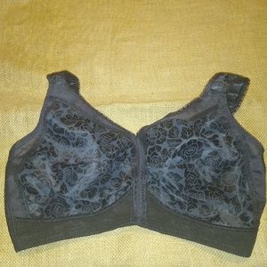 Bali soft cup bra wireless new never worn